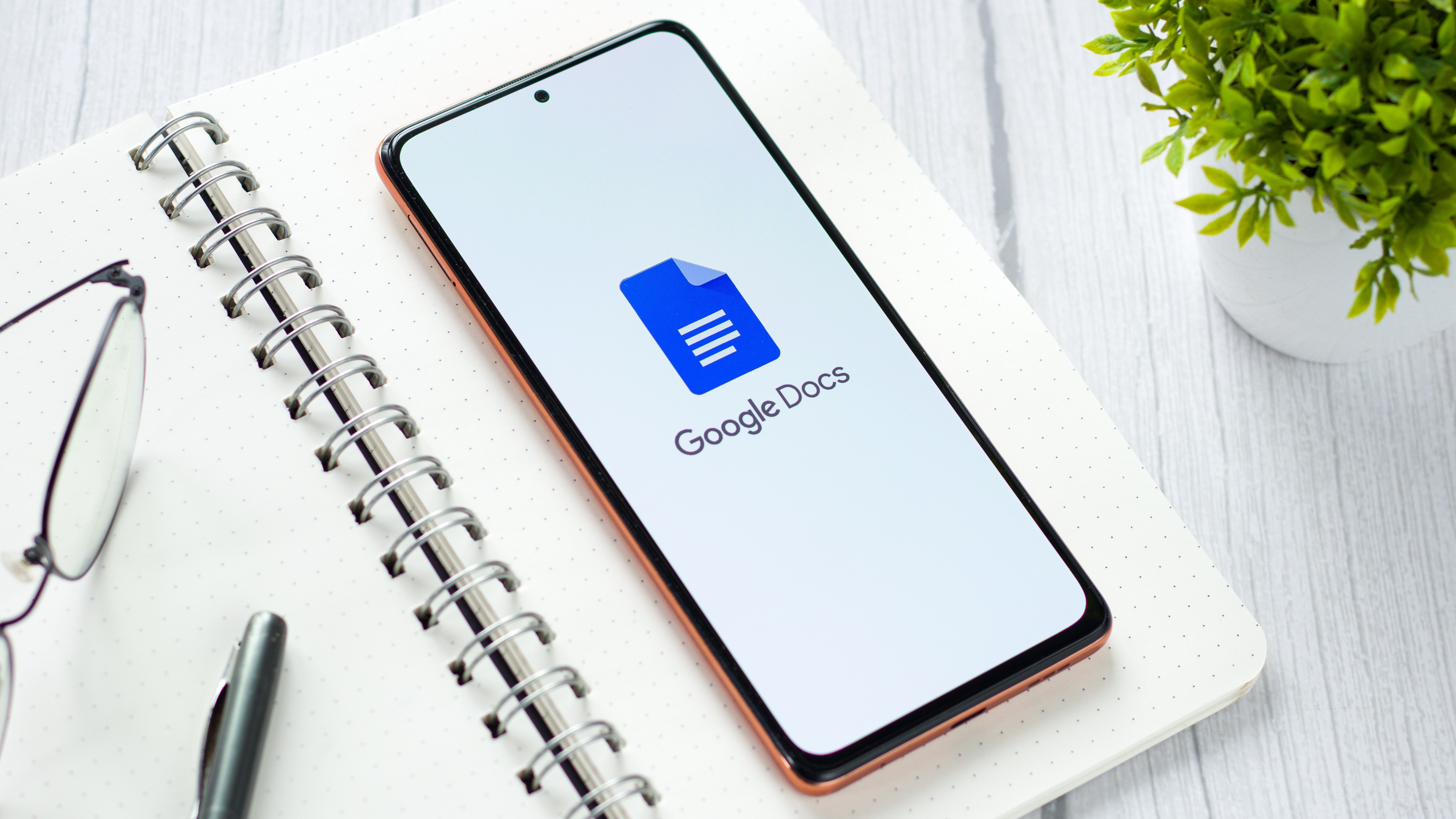 hình ảnh logo Google Docs trên điện thoại thông minh Android